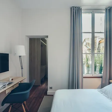 T4 Cours De L'intendance Bed & Breakfast