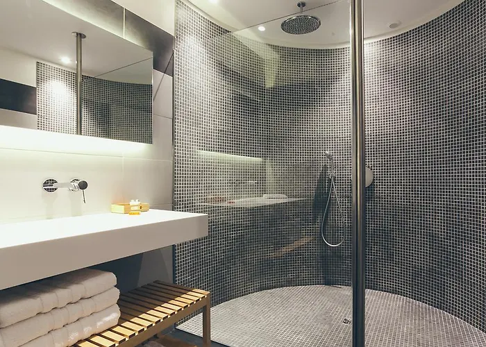 Bed and Breakfast T4 Cours De L'intendance 4*