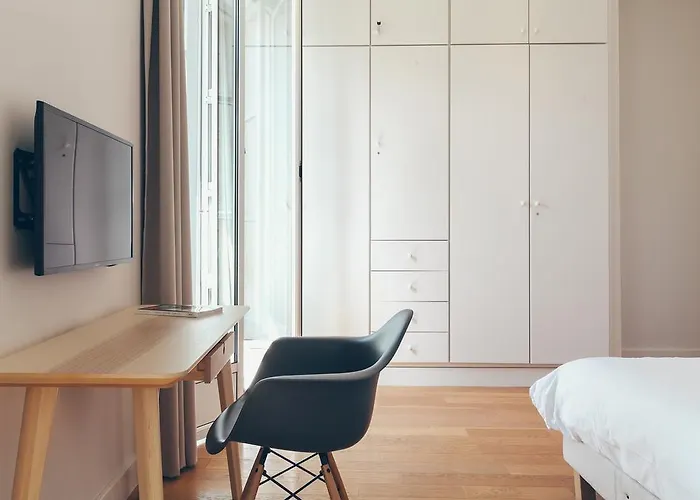 T4 Cours De L'intendance Bed and Breakfast