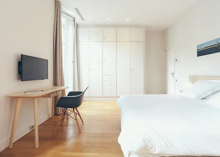 Bed and Breakfast T4 Cours De L'intendance 4*