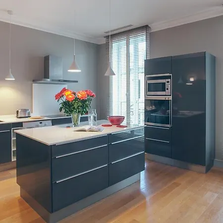 T4 Cours De L'intendance Bed and breakfast Burdeos
