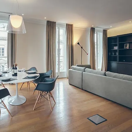 T4 Cours De L'intendance Bed and breakfast 4*